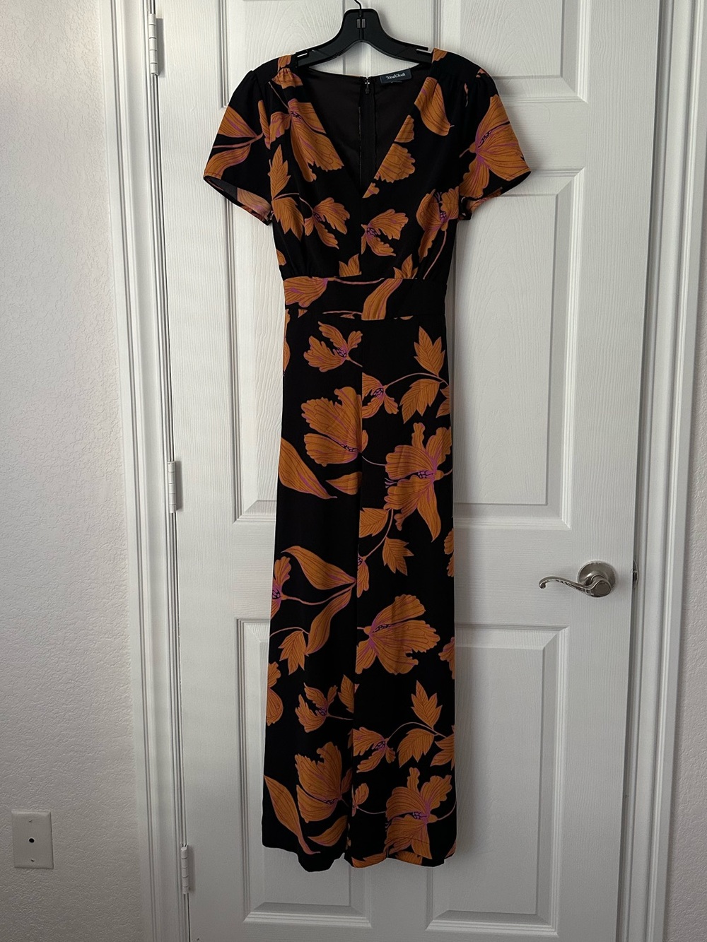 ModCloth Aiming Higher Black and Gold Floral Cropped Wide Leg Jumpsuit M - Picture 2 of 4